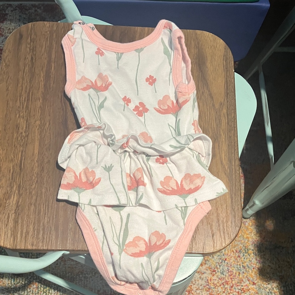 Baby Girls 5 Piece Pink Floral Onesie & Pants Set - Picture 2 of 8